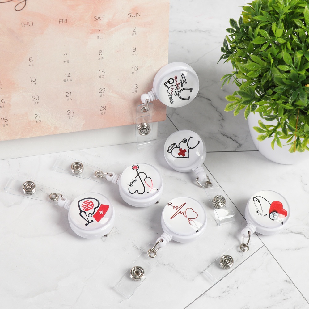 Kẹp giữ thẻ id/thẻ id bằng nhựa hình trái tim dễ thương chống thất lạc có thể thu gọn cho bác sĩ y tá