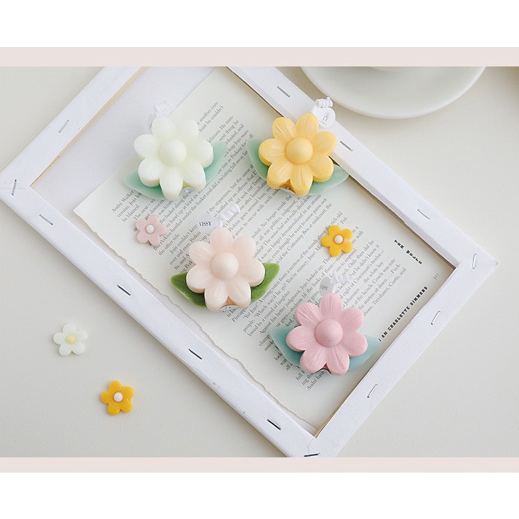 Nến thơm Hoa 7 cánh xinh xắn với tông màu pastel