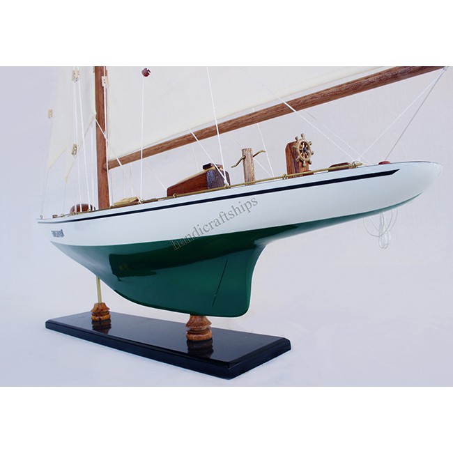 Mô hình thuyền buồm phong thủy Endeavour 50cm (Trắng - Xanh lá)