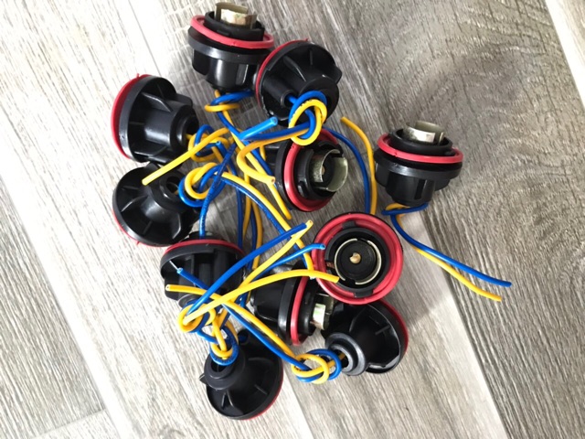 Sản phẩm gia đình làm: Combo 100 cái đui bóng đèn 1 tóc nhựa