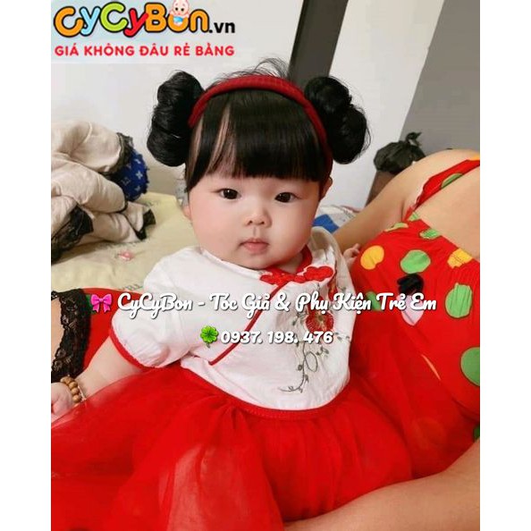 Băng Đô Turban Cho Bé Tóc Giả KẺm Tóc Mái Xoăn Và Búi Tóc Giả Tròn Natra Hai Bên Màu Đỏ Đô Diện Tết Siêu Iu