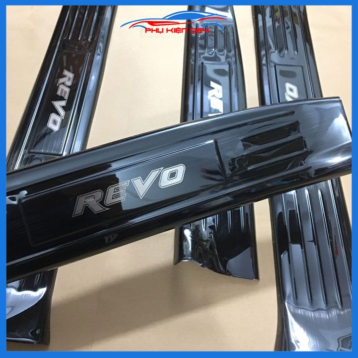 Bộ ốp bậc cửa nẹp bước chân Hilux Revo 2016-2-17-2018-2019-2020-2021-2022-2023 vân Titan chống trầy trang trí xe