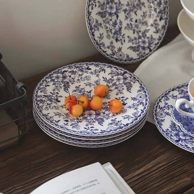 Đĩa sứ hoa văn vintage trang trí bàn ăn