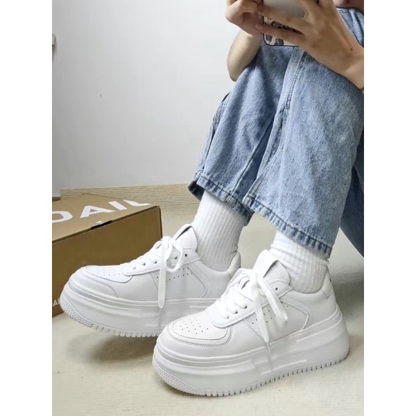 Giày thể thao nữ màu trắng đế bánh mì giày sneaker nữ trắng cá tính