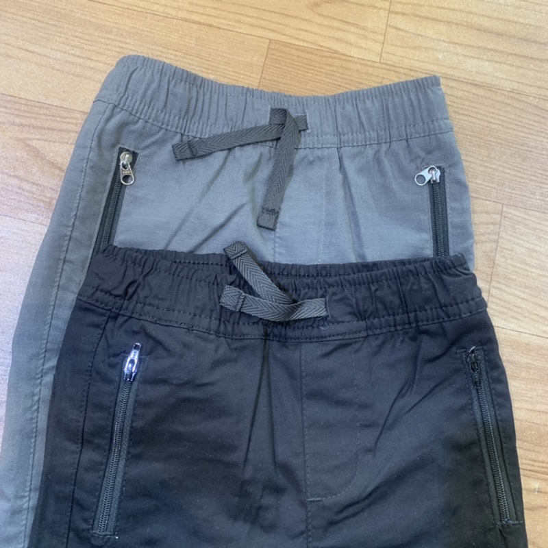 Quần jogger kaki bé trai nhí, trơn, hai màu
