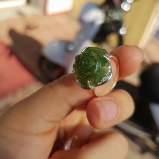 Nhẫn hoa mẫu đơn Ngọc Bích
