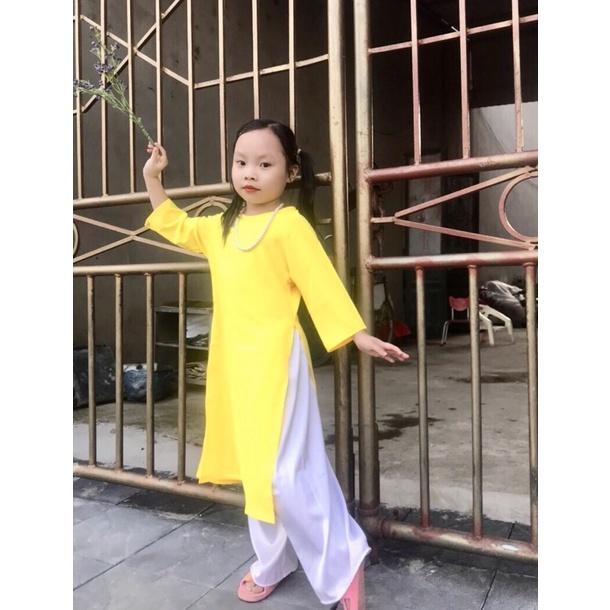 Bộ áo dài trắng và đen nữ sinh cho bé gái