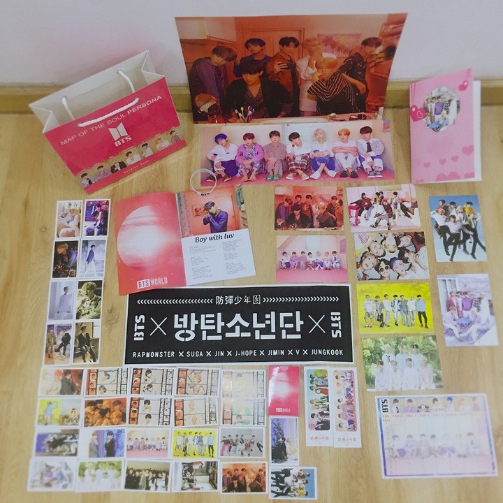 Túi quà BTS EXO có poster postcard bookmark banner huy hiệu thiếp ảnh dán album ảnh