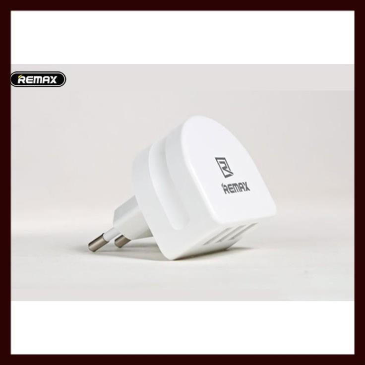 Củ sạc 3.1A 3 Cổng USB Remax Moon RP-U31 - hàng chính hãng