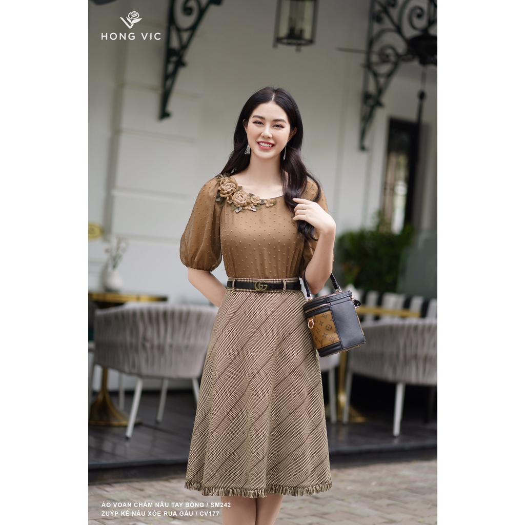Chân váy nữ thiết kế Hong Vic kẻ nâu xòe rua gấu CV177
