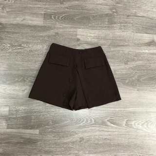 Short H0bbs Vạt đắp đính nút bọc