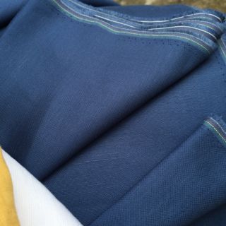 Vải linen ướt màu lông công.