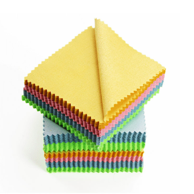 Vải lau mắt kính thiết kế nhỏ gọn kích thước 8x8cm