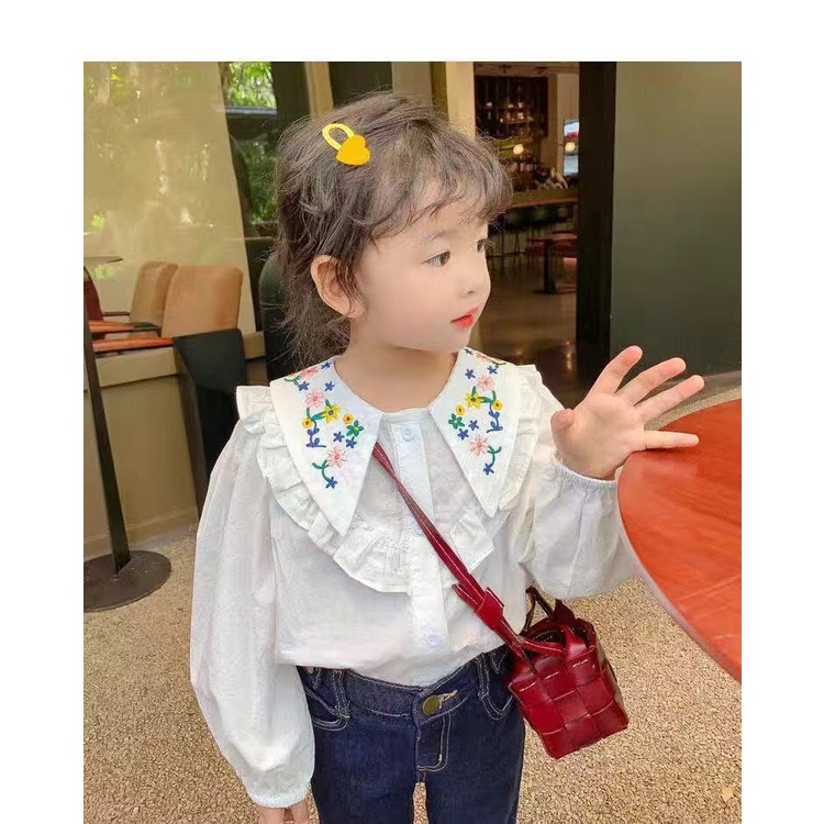 Áo sơ mi trắng dài tay cổ thêu hoạ tiết hoa cho bé