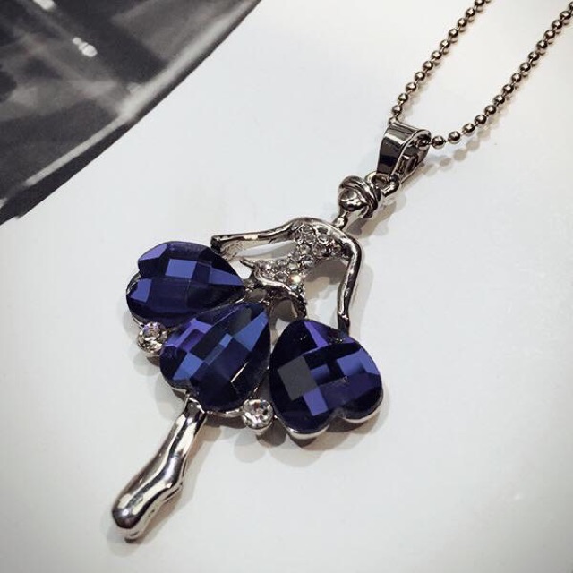 Vòng cổ cô gái ballet