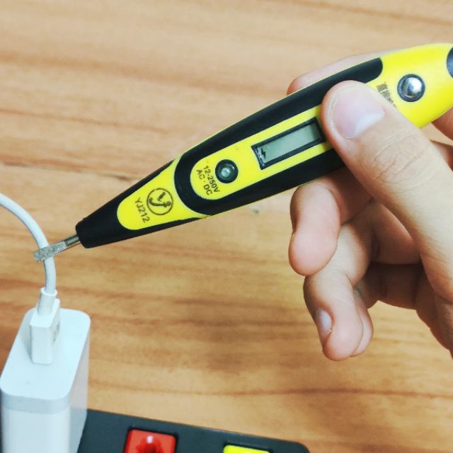 Bút thử điện điện tử 12 - 250V có màn hình hiển thị dùng cho cả xoay chiều và một chiều