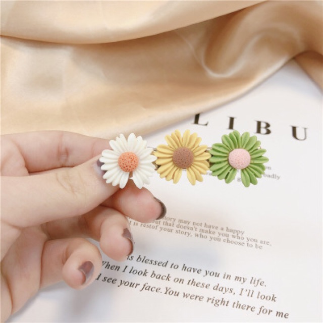 Buộc tóc hoa 3 bông cúc rớt cánh hottrent