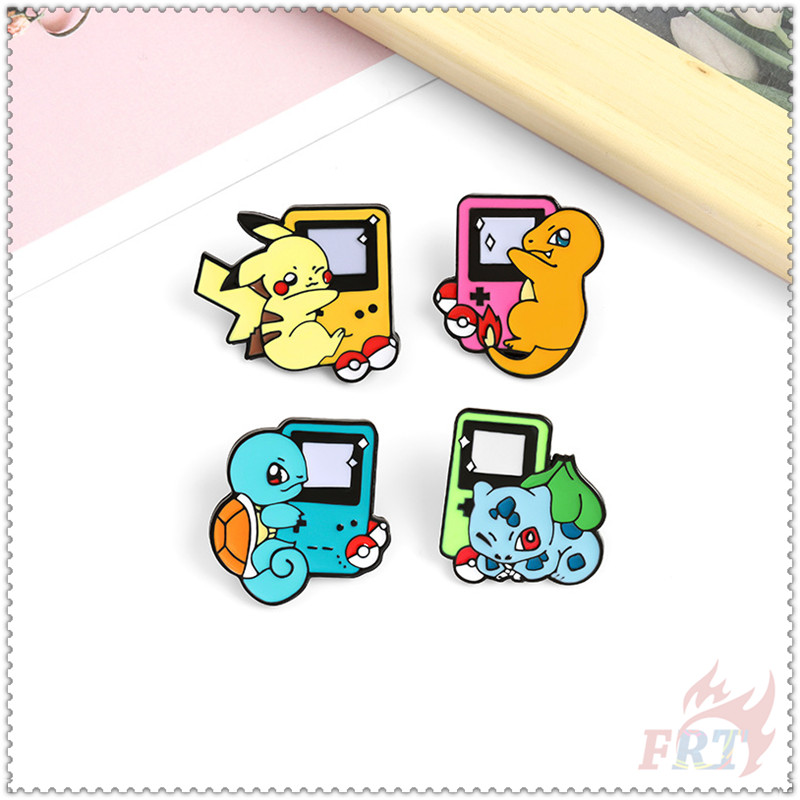 1 Ghim cài áo tráng men máy game hoạt hình Pikachu / Charmander / Bulbasaur / Squirtle thời trang có nút gắn balo