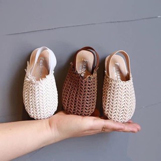 sandal sục rọ bé gái