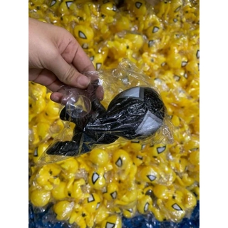 con nhện bám đuôi xe