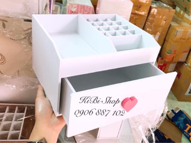 Kệ mỹ phẩm trắng mini 25cm núm tim