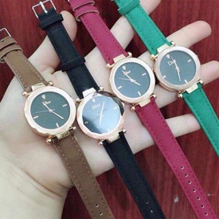 Đồng hồ nữ Dior dây da mềm mại