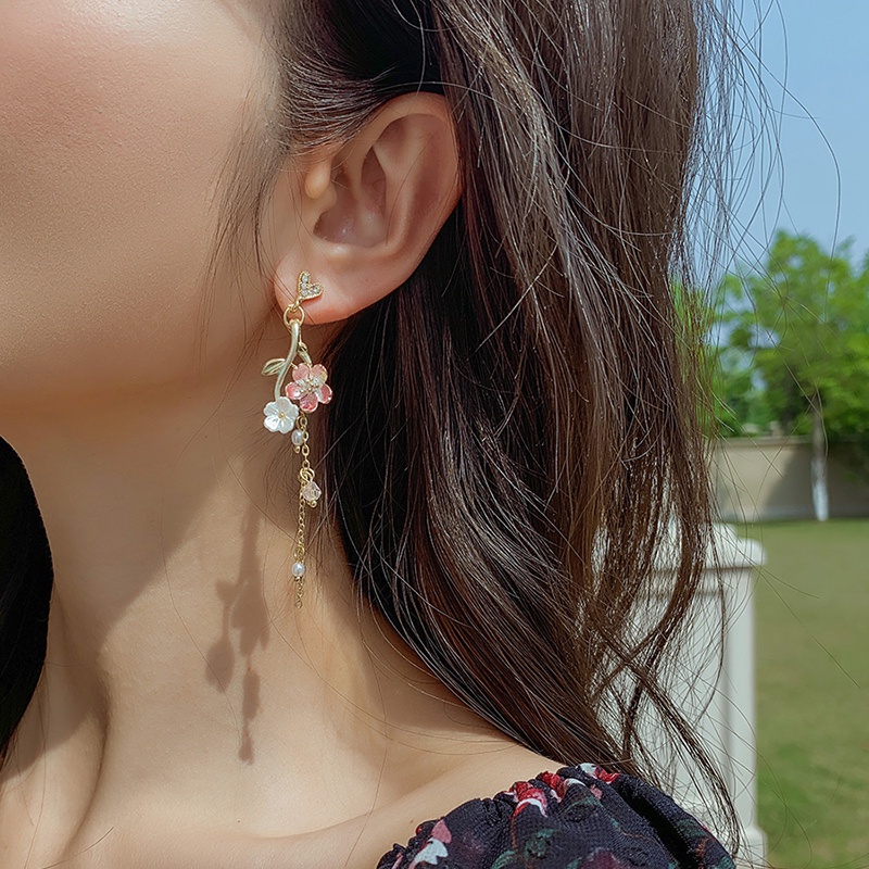 Đôi bông tai mạ bạc 925 hình hoa duyên dáng sành điệu cho nữ