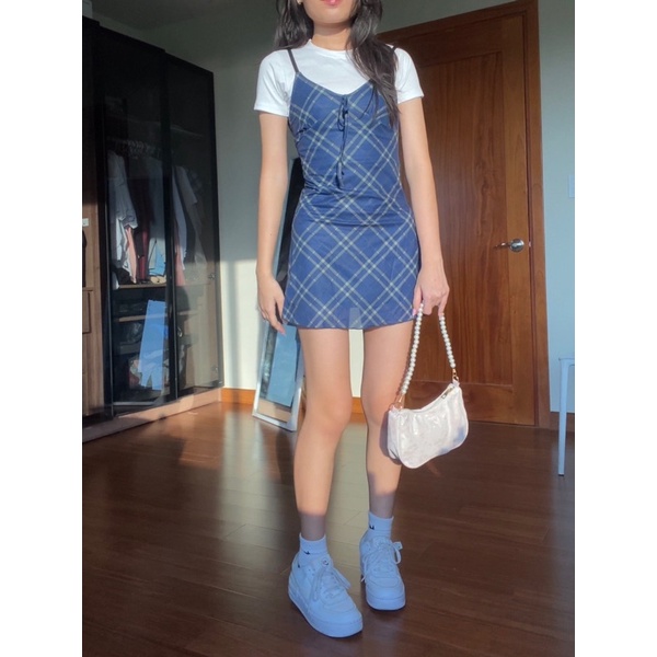 Đầm 2 dây ngắn kẻ caro , áo croptop trắng