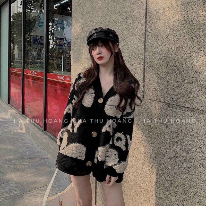 Áo Cardigan Khoác Len Đen Hoạ Tiết Gấu Vàng Lông Xù