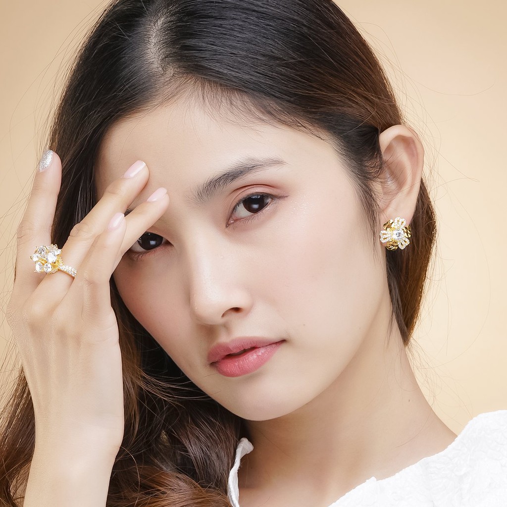 Bông tai nữ UHA mạ vàng 18K , đính kim cương nhân tạo B452140-105
