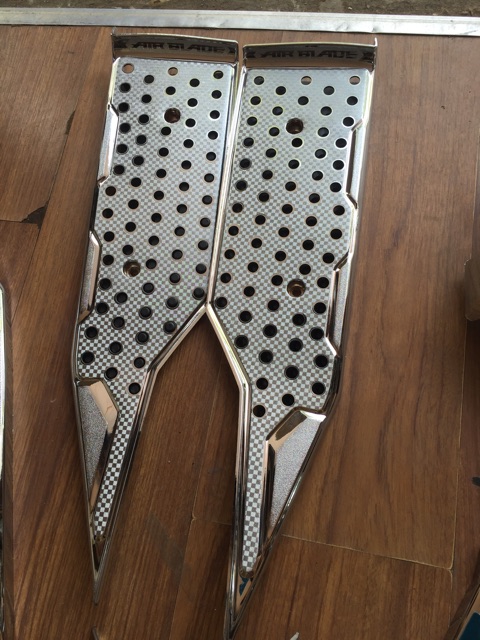 Thảm mạ crom xe air blade 2016-2019