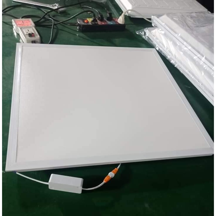 Đèn LED tấm panel thay la-phông trần 𝟲𝟬𝘅𝟲𝟬𝗰𝗺 siêu mỏng, giá bình dân, bảo hành 1 năm.