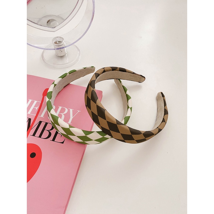 Cài tóc họa tiết kẻ ô thích hợp cho nữ