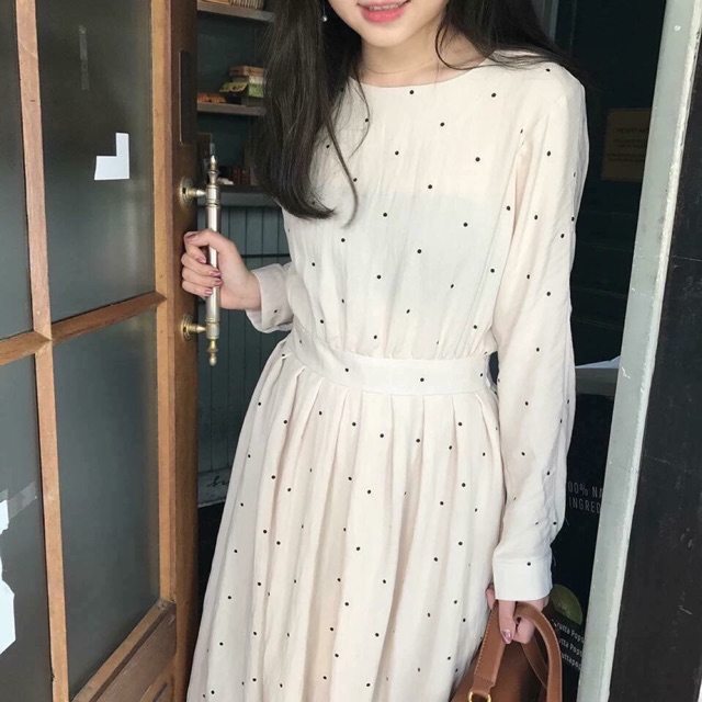 Váy chấm bi