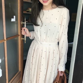 Váy chấm bi
