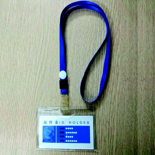 Đeo thẻ học sinh