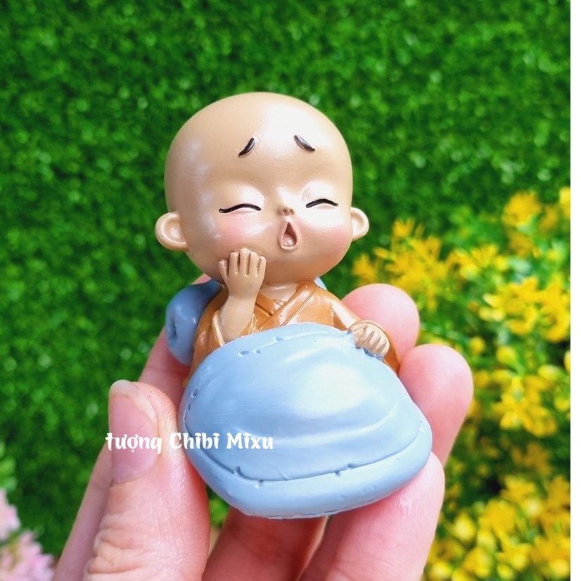 Tượng chú tiểu áo nâu nhí 7cm mẫu đi ngủ đáng yêu