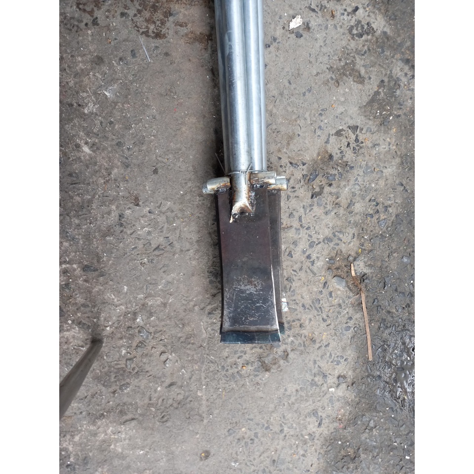 Dầm cán sắt đào đất, bứng cây cảnh