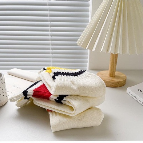 Vớ cổ cao kẻ sọc màu sắc tương phản phong cách phương tây