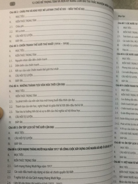 Sách - 12 Chủ đề trọng tâm và rèn kỹ năng làm bài thi trắc nghiệm môn Lịch Sử Lớp 11