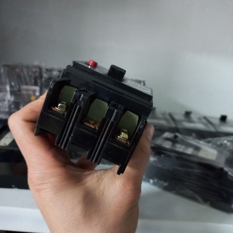 Cầu dao chống giật cũ Japan 40A và 50A 220v