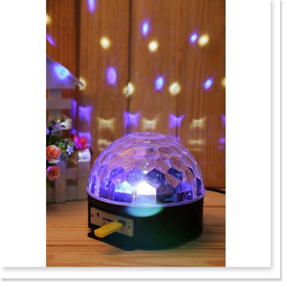 Đèn LED Quả Cầu Cảm Ứng Xoay Pha Lê 7 Màu Nháy Theo Nhạc