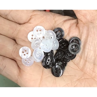 Nút sơmi 4 lỗ trắng, đen Lý Minh.
