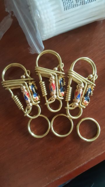 Móc khóa tỳ hưu phong thủy làm từ đồng thau bên đẹp..