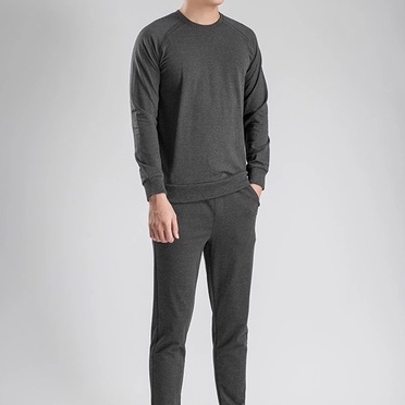 Bộ quần áo nam thu đông Aristino cổ tròn dáng slim fit bo viền tay áo và gấu áo chất liệu CVC ALH001W8