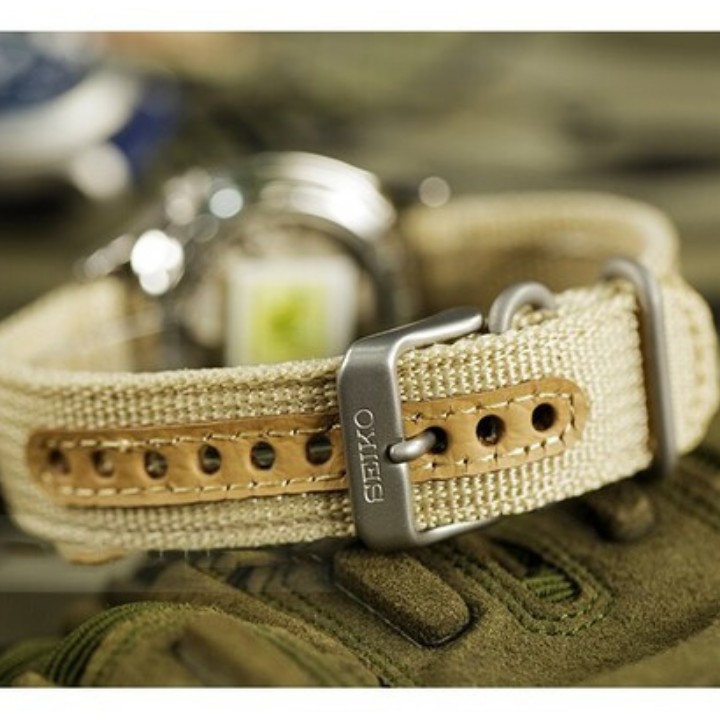 Đồng Hồ Nam Máy Cơ Seiko 5 quân đội SNK803K2S - dây nato vàng - mặt vàng , chống nước , bảo hành chính hãng