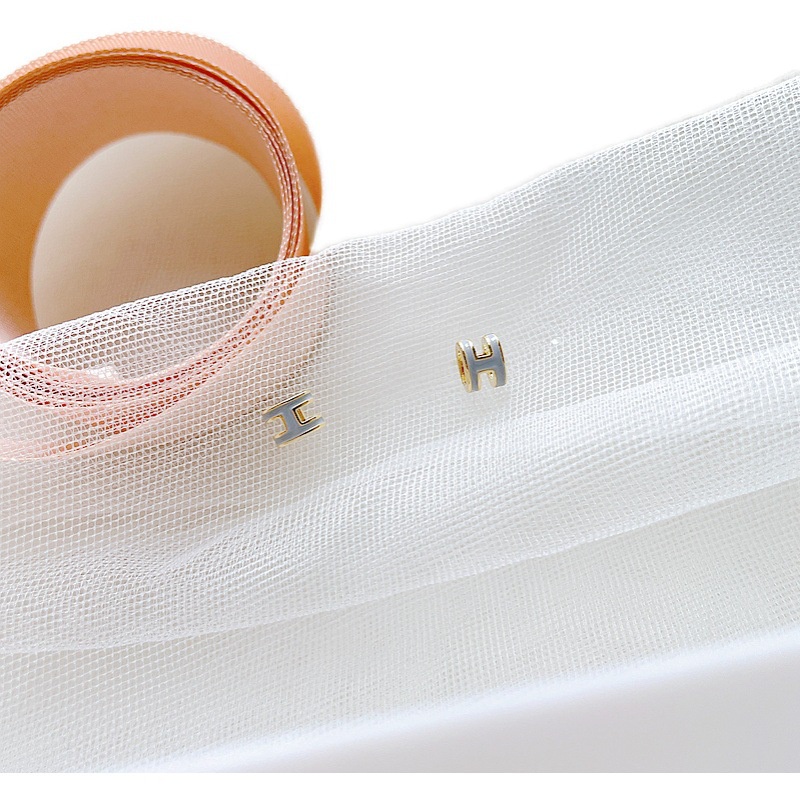 Bông tai Đinh tán hình chữ H màu trắng / đen / xám thanh lịch sang trọng dành cho nữ