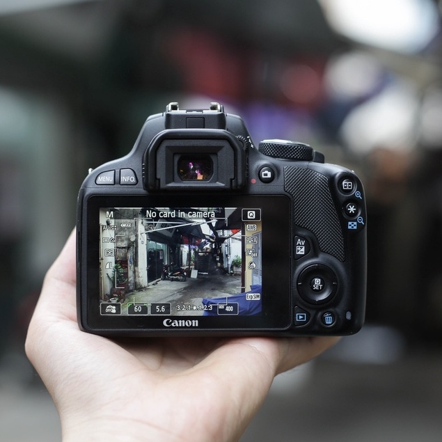 Bộ máy ảnh Canon EOS 100D  kèm ống kính Canon EF-S 18-55mm