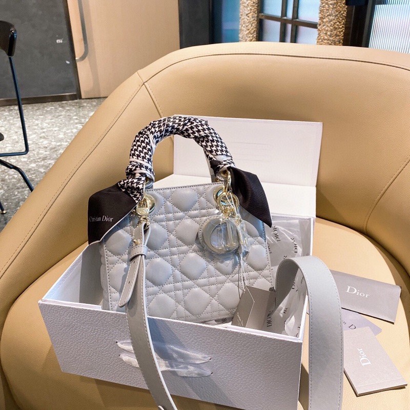 Túi xách lady da bò bản tag bạc sz 20