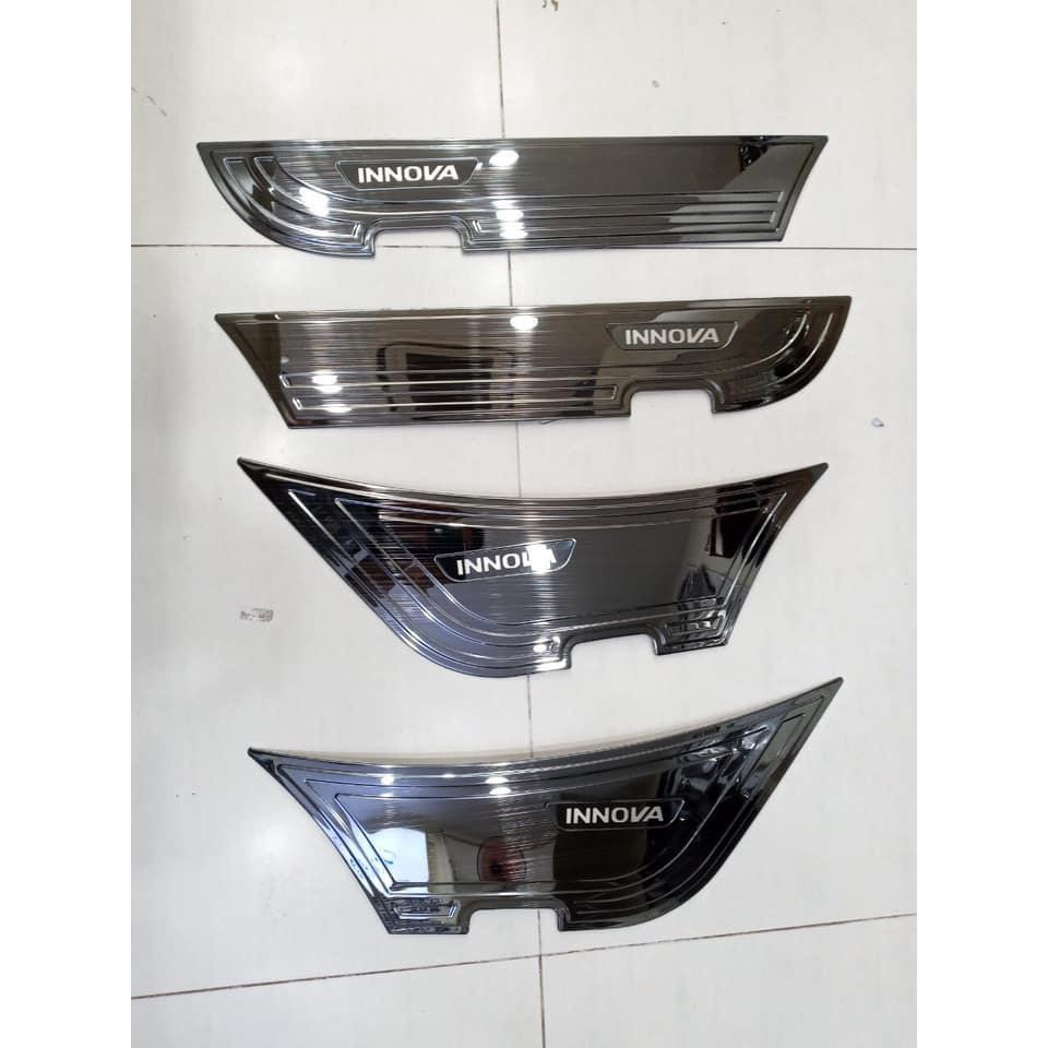 Ốp Tapli Cánh Cửa Xe Innova 2017 đến 2020, 4 miếng mẫu titan